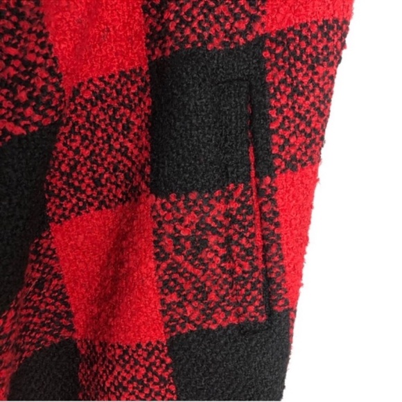 New with Tags Chelsea & Theodore Black & Red Plaid Waterfall Fringed Vest Sz Sm - Picture 6 of 11